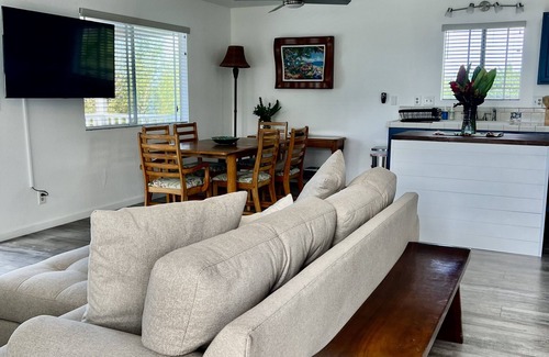 Kona Palisades House | Afforable & quaint upstairs 2Bedroom 1Bath apartment with lanai and Ocean views