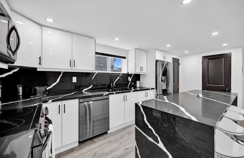 Brampton Apartment | Affordable Luxury 20min from YYZ in Brampton