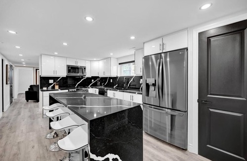 Brampton Apartment | Affordable Luxury 20min from YYZ in Brampton