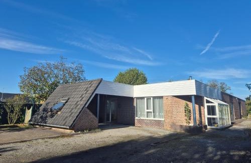 Sint-Huibrechts-Lille House | Afgelegen woning met buitenjacuzzi en vergaderruimte !