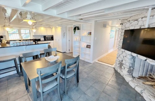 Newbury Apartment | After Dune Delight: Beachfront & Access! Condo