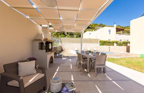 Agia Triada Villa | Agios Antonios Villas