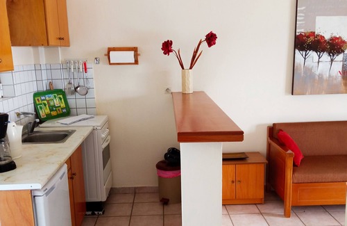 Agios Georgios Pagon Apartment | Agios Georgios - 2 Beds - Sleeps 5 - Free Parking