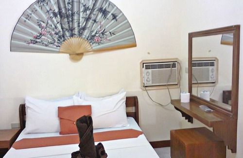 Donsol Hotel | AGM Beachfront Resort & Resto