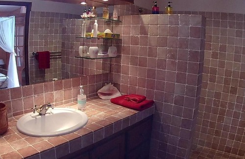 Saint-Claude House | Agréable chambre d'hôtes, SDB, piscine, carbet cuisine.