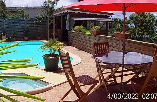 Saint-Claude House | Agréable chambre d'hôtes, SDB, piscine, carbet cuisine.