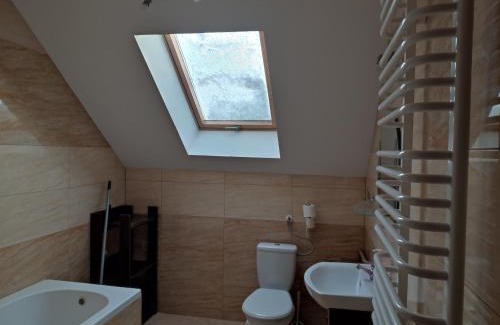 gmina Kije House | Agrowczasy Nad Stawem - Plus strefa jacuzzi przy domu z jedną sypialnią