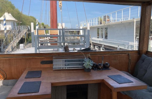 Thamesfield Boat Rental | Ahoy London