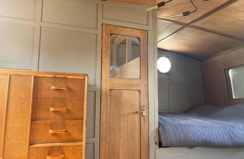 Thamesfield Boat Rental | Ahoy London