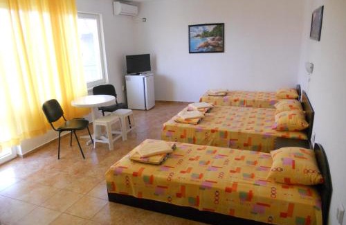 Akhtopol House | "Ahtopol"-rooms for rent-free parking 100 meters away