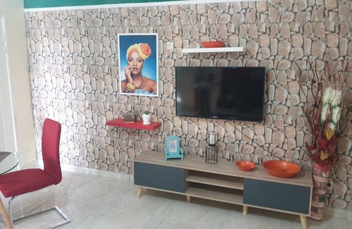 Komo-Mondah Apartment | Aimé Anaïs