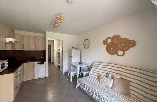 Miramar Apartment | Air-conditioned, waterfront 2-room 38m2 cabin apartment.