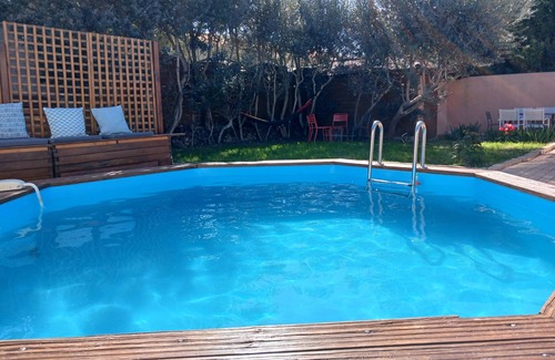 Le Pontet Villa | Air-conditioned villa with garden and pool near Avignon