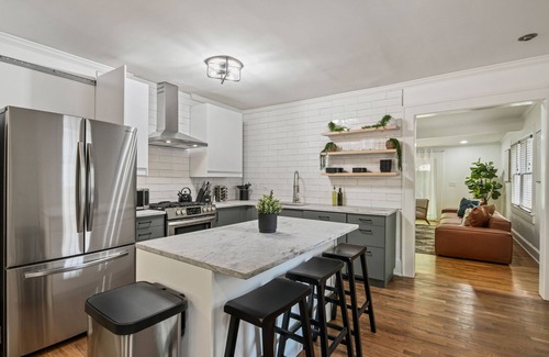 Edgewood House | Airbnb.com/p/DesignedByDom - Over 425 Reviews