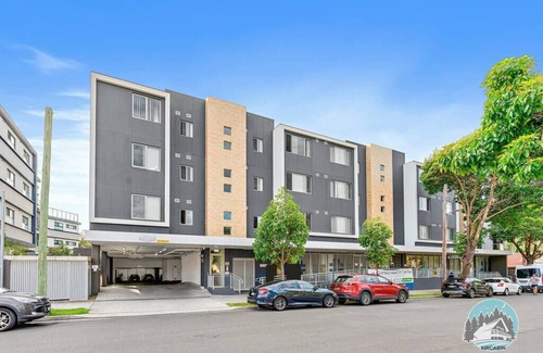 Wentworthville Apartment | Aircabin - Wentworthville - 2 Beds Apt Free Park
