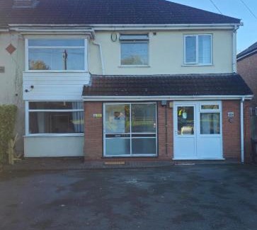 Bloxwich House | Airport Lodge