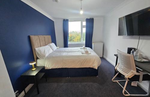 Bloxwich House | Airport Lodge