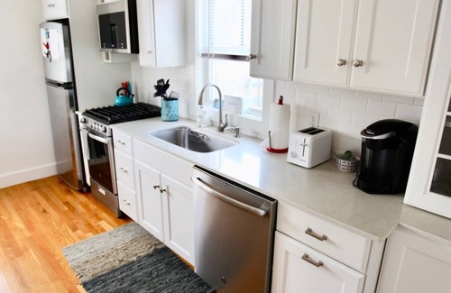 Provincetown House | Airy & Bright home: Cozy retreat for all seasons in provincetown