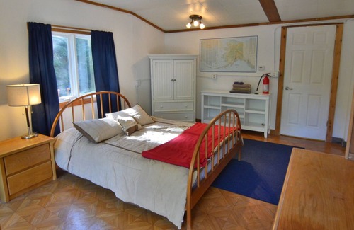 Abbott Loop House | Alaskan Homestead, Jupiter Garden