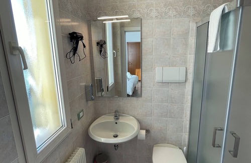 Rossano Veneto House | Albergaria