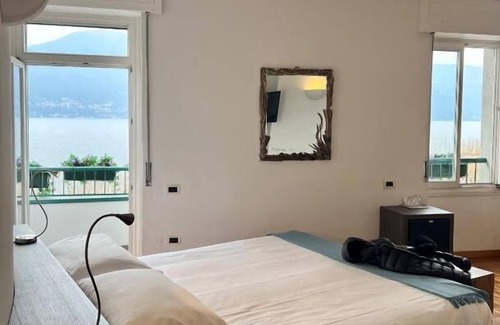 Porto Valtravaglia Hotel | Albergo Del Sole