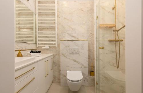 Muranow Apartment | Aleja Solidarności 60B II by Noclegi Renters