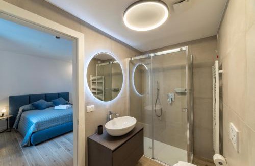 Como Apartment | Alex's Luxury Lake View Apt Pool and Tennis