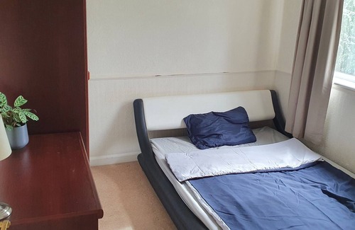 Measham House | Alex's place-House in a quiet area.n1 double room available.