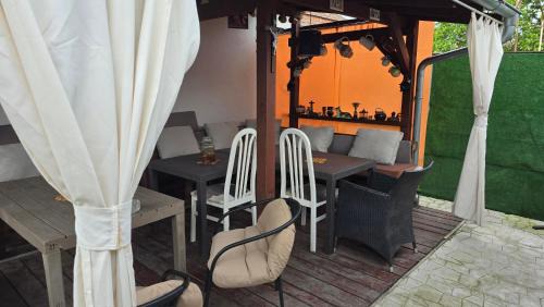 Male Dvorniky Apartment | Alfredo