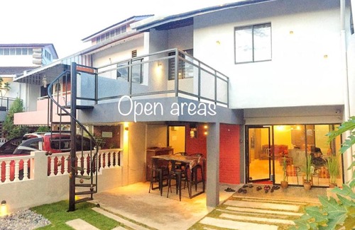 Taman Kota Laksamana House | Alimama Guesthouse Melaka with Balcony