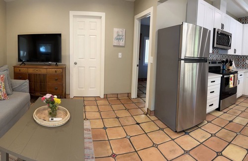 Nice Cabin | ALL INCLUSIVE AMENITIES &TAX.Kayak,SUP,Pedal Boat,PingPong, Pickleball,Movie Nt