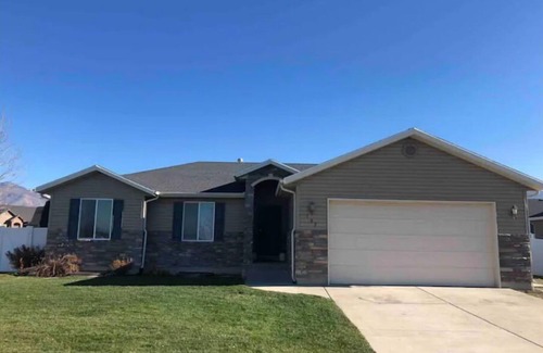 Smithfield House | All newly Updated 6-bedroom residential home.