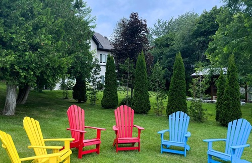 Valentia Cottage | All-Season Lakeside Serene Cottage with Suana!