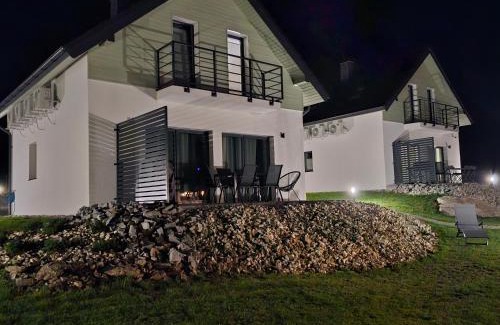 Lasowka Villa | All Season Lasówka - Klimatyzowana Willa 10 osobowa z widokiem na góry, Sauna opalana drewnem, Jacuzzi 4km do Zieleniec SKI Arena