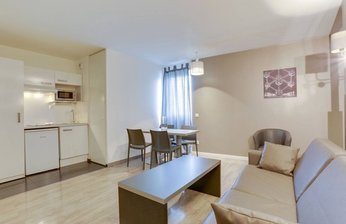 Rungis House | All Suites Appart Hôtel | Aéroport Paris-Orly Rungis