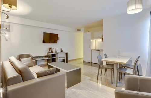 Rungis House | All Suites Appart Hôtel | Aéroport Paris-Orly Rungis