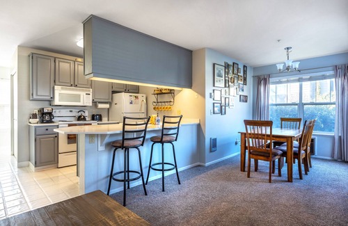 Hood River House | Alley's 22 Condo with Direct Deck Access by RedAwning