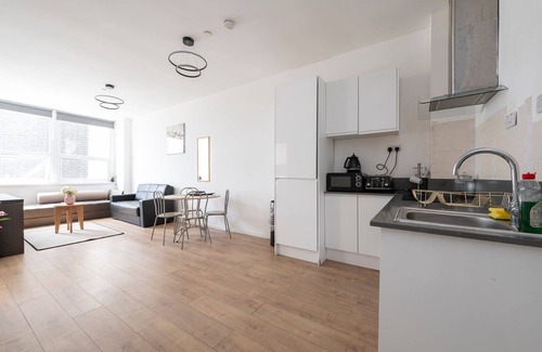 Smethwick Apartment | Alluring West Bromwich Getaway