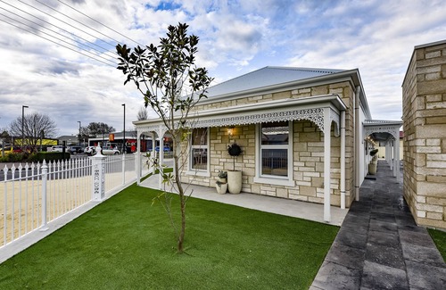 Naracoorte Apartment | Aloha Central Luxury Accommodation