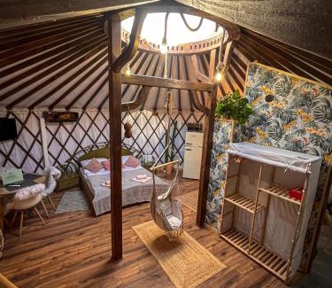 Andrychow House | Aloha Glamp - Okrągłe domki - Las i rzeka - Balia - Sauna - Góry