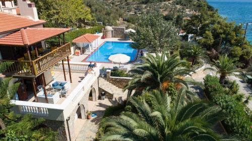 Nimfea Apartment | Alonissos beach villa 5 steps away from the sea