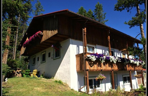 East Kootenay Bed & Breakfast | Alpenglow Bed and Breakfast