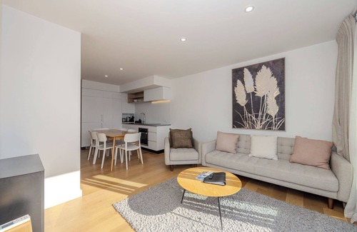 Albert Town Apartment | Alpine Junction Townhouse Apartments