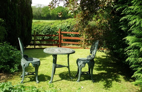 Pontyclun Cabin | ALPINE LODGE, LLWYNAU FARM, LLANTRISANT - 12 MILES FROM CARDIFF. CRF72 8LP. RCT.