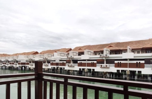 Taman Tanjung House | Alpine LXPD Water Chalet