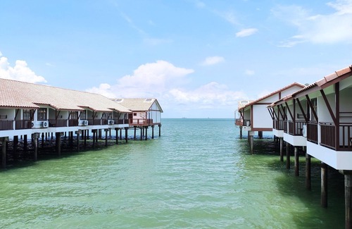 Taman Tanjung House | Alpine LXPD Water Chalet