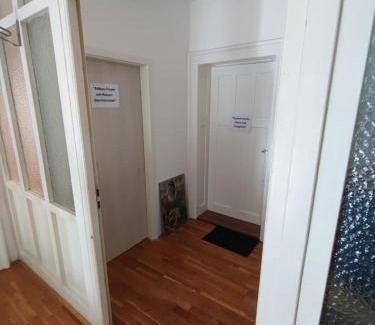 Moosburg Apartment | Altbau-Traum mit Riesen-Dachterrasse