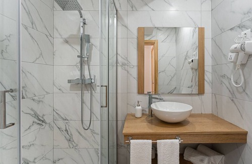 Mangualde Apartment | ALTIDO Lovely unit w/ Gym & Communal pool