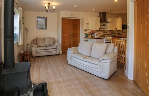 Mold Cottage | ALYN VIEW, pet friendly, with open fire in Llanarmon-Yn-Ial