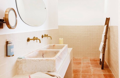 Moura Bed & Breakfast | Amada Moura